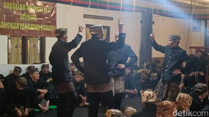 Ritual Tari Sodoran digelar warga Suku Tengger