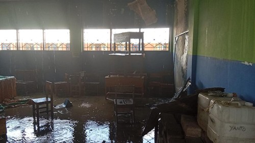Ruang Guru SD 21 Woja, Dompu, terbakar saat sosialisasi keamanan regulator gas, Selasa (20/8/2024).