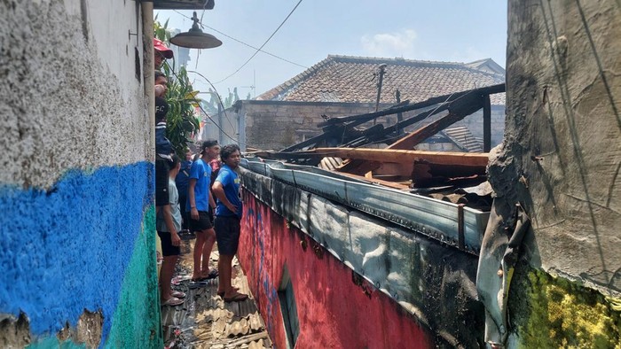 Rumah di Sukajadi Kota Bandung terbakar.