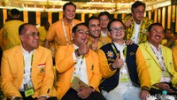 Bakal cagub Jakarta dan juga kader Golkar, Ridwan Kamil juga menghadiri pembukaan Munas XI Golkar.  