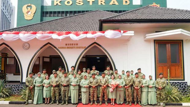 Sertijab Pangkostrad dari Letjen TNI Muhammad Saleh Mustafa kepada Mayjen TNI Mohamad Hasan. (dok Penkostrad)