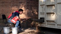 Gajah itu akan dipindahkan ke cagar alam di utara ibu kota tempat ia akan pensiun.