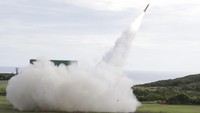 Rudal antipesawat jarak pendek Patriot MIM-104C (PAC-2) diluncurkan selama latihan di Kabupaten Pingtung, Taiwan Selatan, Selasa (20/8/2024).