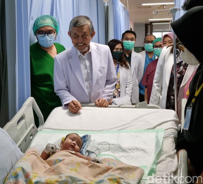 tim dokter kembar siam pantau kondisi arselo