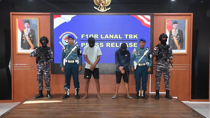 TNI AL gagalkan penyelundupan PMI ilegal di perairan Karimun pada Minggu (18/8). (Dok Lanal Karimun)