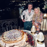 Dalam kesempatan itu, Madonna juga sekaligus merayakan ulang tahun Rocca Ritchie yang ke-27. Foto: Instagram @madonna
