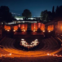 Madonna sendiri disebut menggelar pestanya di Villa TreVille Positano yang menghadap Laut Mediterania. Ia memang mengundang hanya 30 tamu, termasuk desainer Domenico Dolce dan Stefano Gabbana. Foto: Instagram @madonna