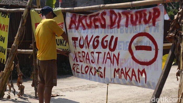 Warga Padukuhan Bantulan, Seyegan, Sleman, meminta pihak tol Jogja-Bawen segera merelokasi makam yang bakal terdampak tol, Selasa (20/8/2024).