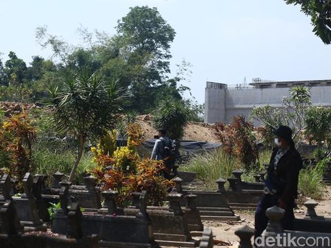 Warga Padukuhan Bantulan, Seyegan, Sleman, meminta pihak tol Jogja-Bawen segera merelokasi makam yang bakal terdampak tol, Selasa (20/8/2024).