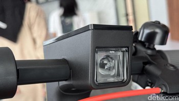 Lampu untuk penerangan jalan. Foto: Adi Fida Rahman/detikINET