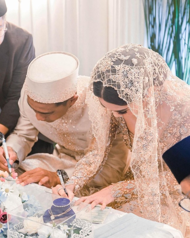Foto manis pernikahan Arhan dan Zize yang digelar pada 20 Agustus 2023 di Masjid Indonesia, Tokyo, Jepang, kini juga sudah tak lagi terlihat menghiasi Instagram Arhan. Foto: Instagram@pratamaarhan8