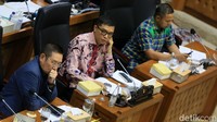 Selain itu, panja membahas usulan perubahan substansi Pasal 40 UU Pilkada setelah putusan MK  