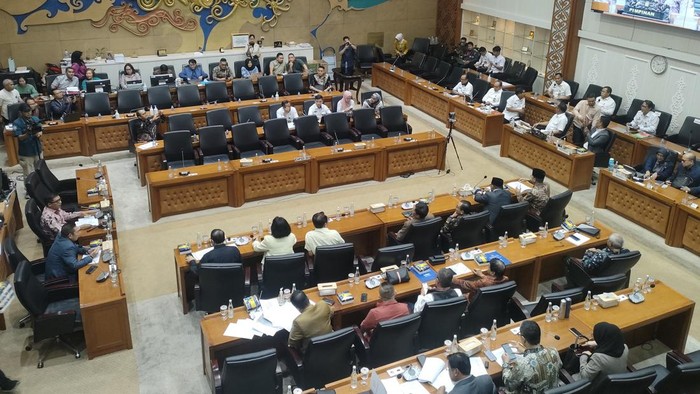 Keputusan DPR: Ratifikasi Putusan MK tentang Pencalonan Cagub oleh Partai Non-DPRD