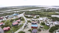 Begini penampakan dari udara banjir yang melanda kawasan Napakiak, Alaska.