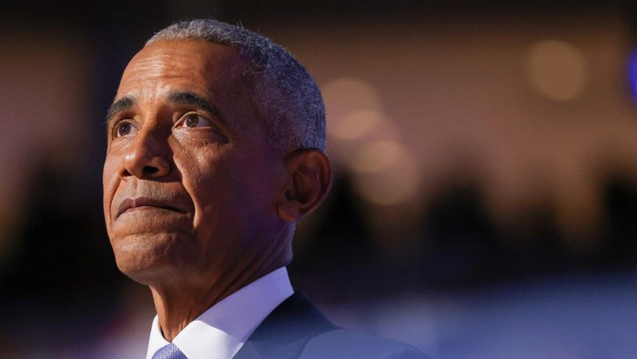 Former U.S. President Barack Obama gestures as he speaks during Day 2 of the Democratic National Convention (DNC) in Chicago, Illinois, U.S., August 20, 2024. REUTERS/Alyssa Pointer