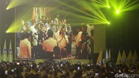 Jokowi juga menyatakan malam hari ini dia juga merasa sangat teduh dan lebih nyaman daripada kesempatan-kesempatan sebelumnya.