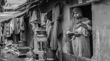 Pemenang Silver Mention kategori Street diraih Sanchayan Chowdhury Foto: Black and White Photo Awards