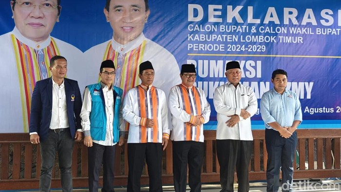 Deklarasi pasangan Rumaksi-Sukisman Azmy (RAMAH) untuk Pilbup Lombok Timur, Rabu (21/8/2024). (Lalu Helmy Akbar/detikBali)