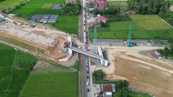 Foto Udara Progres Proyek Jalan Tol Padang-Sicincin