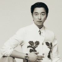 Unggahan foto Gong Yoo di akun Instagram GQ Korea @gq_korea sontak dibanjiri komentar para penggemar. Aktor 45 tahun itu menunjukkan sisi berbeda yang belum terlihat dalam film dan drama yang dibintanginya. Foto: dok. GQ Korea