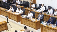 Sebagai informasi, MK telah membacakan putusan yang mengubah syarat bagi partai politik untuk mengusung calon kepala daerah. Kini, partai peserta pemilu dapat mengusung calon kepala daerah meski tidak memiliki kursi di DPRD.