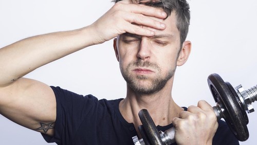 Ilustrasi pria mengantuk setelah berolahraga