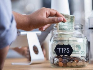 Ini Etika Memberi Uang Tip Saat Liburan di Luar Negeri, Jangan Sampai Salah!