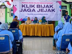 Istri Bupati SItubodo Sosialisasikan Masyarakat Bijak Berinternet