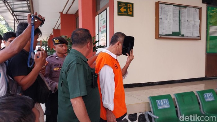 James Lodewyk Tomatala, suami pemutilasi istri divonis mati hakim PN Malang