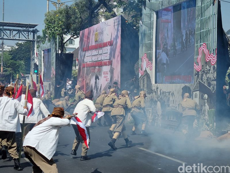 Kapolri Jenderal Listyo Sigit memimpin peringatan Hari Juang Polri pertama di Surabaya