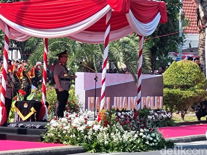 Kapolri Jenderal Listyo Sigit memimpin peringatan Hari Juang Polri pertama di Surabaya Kapolri Jenderal Listyo Sigit memimpin peringatan Hari Juang Polri pertama di Surabaya