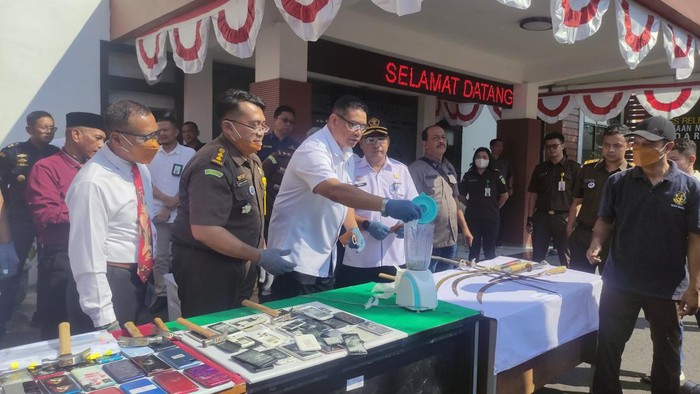 Kejari Sidoarjo gelar pemusnahan barang bukti