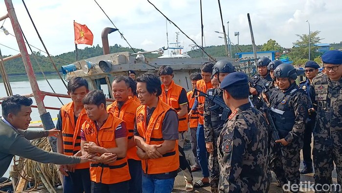 Kementerian Kelautan dan Perikanan menangkap kapal ikan asing berbendera Vietnam di perairan Natuna Utara, Kepri. (Alamudin Hamapu/detikSumut)