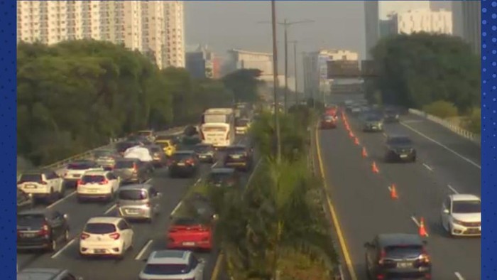 Kemacetan Melanda Sejumlah Titik Tol Dalam Kota saat Jam Sibuk Pagi