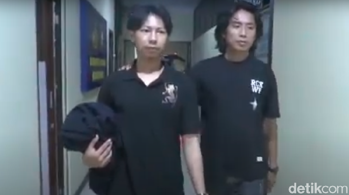 Pemotor bernama Amin (22) di Makassar, Sulawesi Selatan (Sulsel), ditangkap polisi usai menabrak lari pemulung berinisial B (51) hingga tidak sadarkan diri.