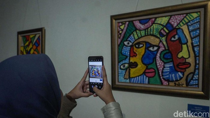 Jakarta Illustration Visual Art (JIVA) menggelar pameran seni kontemporer bertajuk Harmony In Diversity. Pameran tersebut menampilkan 27 karya dari 12 seniman.