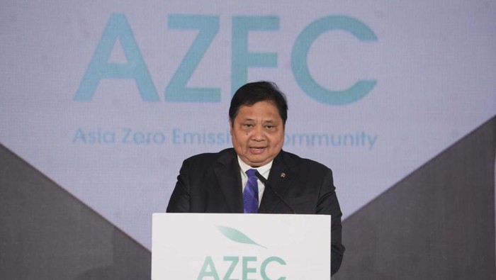 Menteri Jokowi Kawal Akselerasi Transisi Energi Bersih Asia Zero Emission Community (AZEC) digelar di Jakarta, Rabu (21/8). Acara ini dihadiri Menko Perekonomian Airlangga Hartarto dan Menteri Investasi Rosan Roeslani.