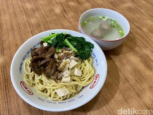 Mie Ayam Gaya Baru : Gurihnya Mie Ayam Jamur Legendaris 60 Tahun