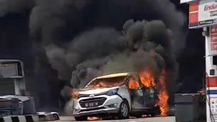 Minibus di Bengkulu terbakar usai mengisi BBM di SPBU