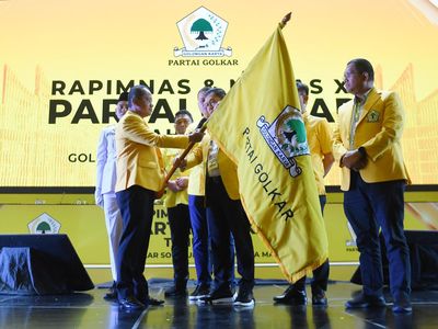 Momen Bahlil Lahadalia Resmi Jabat Ketum Golkar