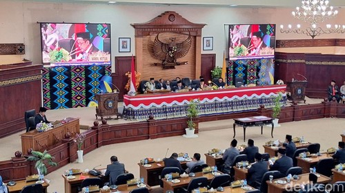Suasana Rapat Paripurna DPRD NTB bersama Pj Gubernur NTB beserta jajaran Pemprov NTB, Rabu sore (21/8/2024).