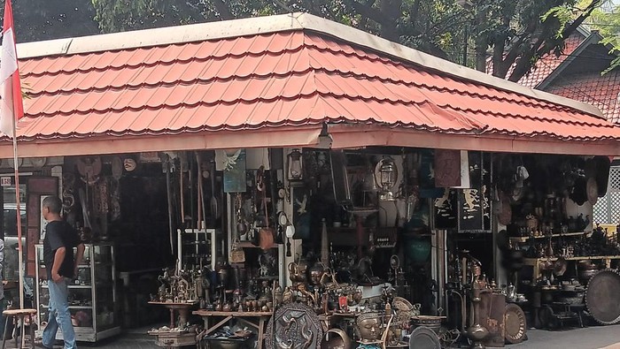 Pasar Barang Antik Jalan Surabaya