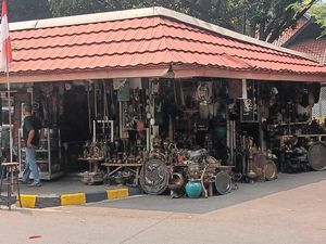 Pasar Barang Antik Jalan Surabaya, Riwayatmu Kini