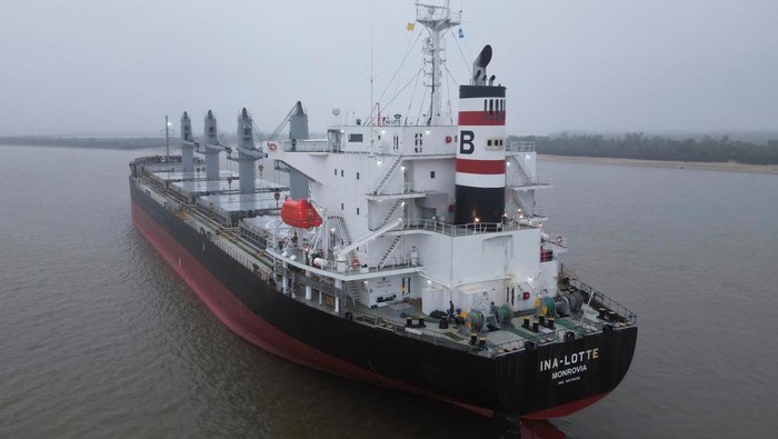A drone view of a Liberian-flagged cargo ship anchored after Argentine authorities quarantined it on the Parana River over a suspected case of mpox onboard, according to the government, in San Lorenzo, Argentina August 21, 2024. REUTERS/Tomas Cuesta