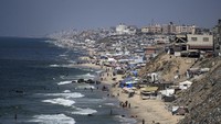 Situasi di Gaza semakin memprihatinkan ketika ribuan pengungsi Palestina terpaksa meninggalkan rumah mereka dan mencari perlindungan di sepanjang pantai Gaza.  