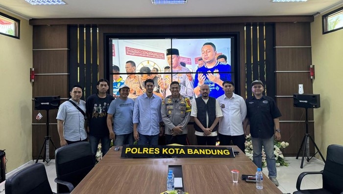 Pertemuan bobotoh dan Aremania di Polresta Bandung, Rabu (21/8/2024).