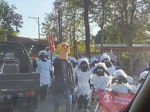 Peserta Pawai HUT RI Berkostum Shaun The Sheep, Kemiripannya Bikin Ngakak