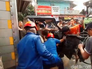 Nyawa Sutan Melayang Usai 20 Menit Terjepit di Jalan Raya Sukabumi-Bogor