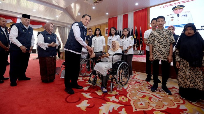 Pj Gubsu Agus Fatoni meluncurkan Gerakan Kesetiakawanan Sosial Serentak Se-Sumut. (Foto: dok Diskominfo Sumut).