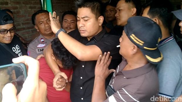 Polisi mengamankan ayah yang aniaya bayinya hingga tewas di Desa Mejasem Kecamatan Siwalan, Kabupaten Pekalongan, Rabu Siang (21/8/2024).